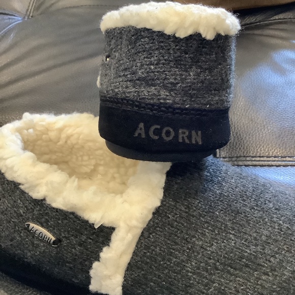 Acorn Slippers, size 6.5 - 7.5, dark grey - Picture 4 of 4
